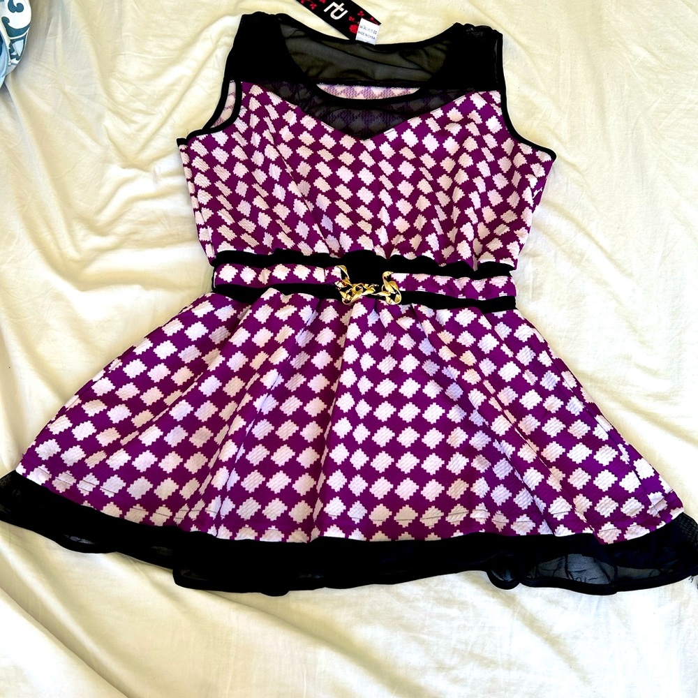 Feminine Top. Perfect for brunch.